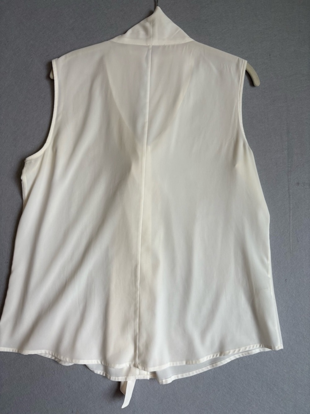Calvin Klein Ivory Sleeveless Tie-Neck Blouse sz L - Picture 10 of 10